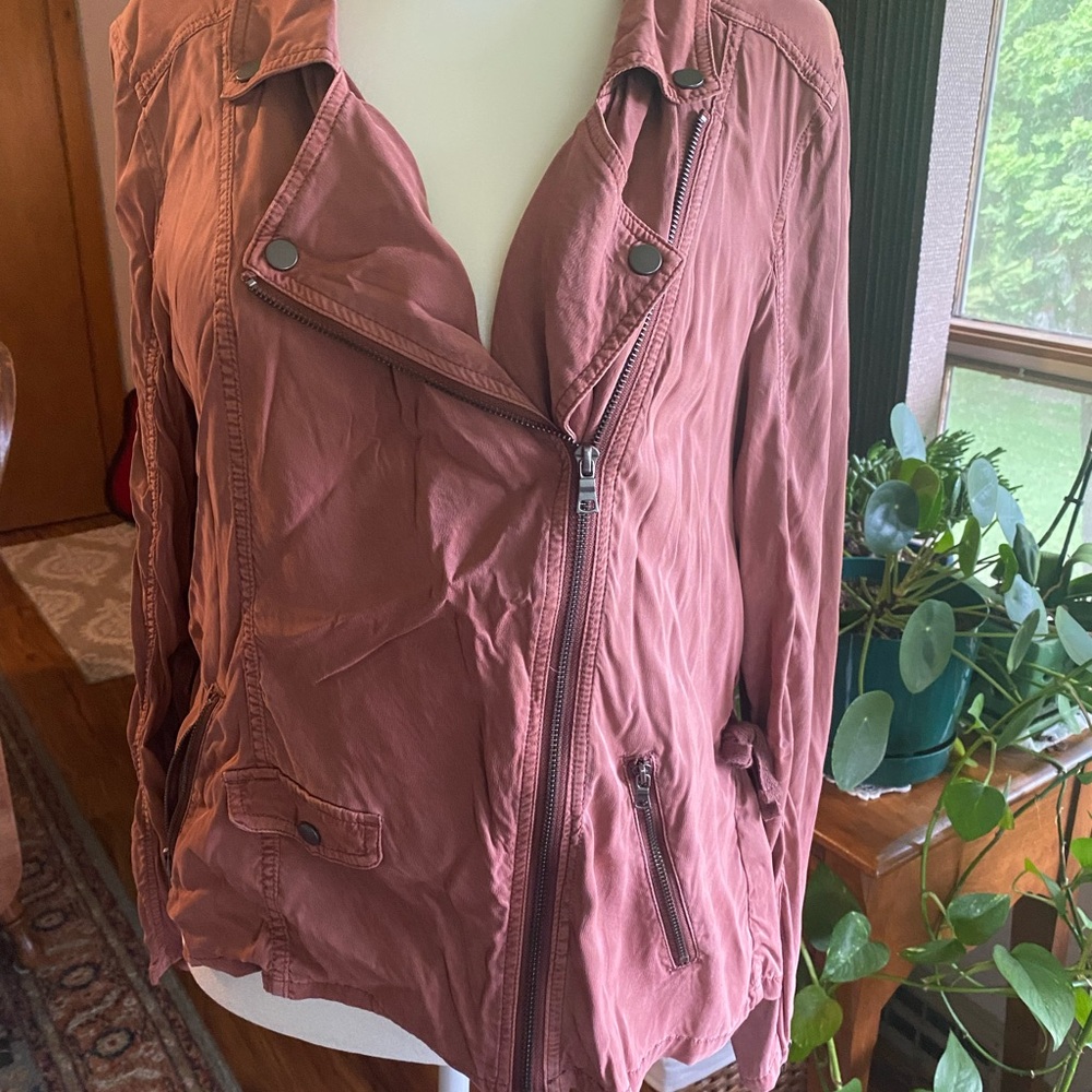 Dusty Rose Utility Jacket with Zip-Up Front and Collared Neckline